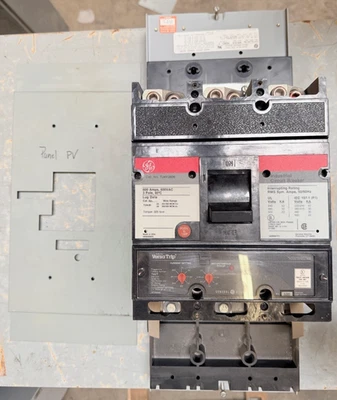 GE Circuit Breaker TJ4V2606 600 Amp 600 Volt 3 Pole  W / AMC3JK MODEL 1 HARDWARE - Image 1 of 4