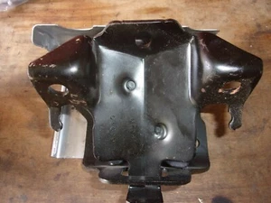 OEM GM 6.6 Engine Mount Motor Mounts Left and Right Side 15828082 and 25879094 - Picture 1 of 4