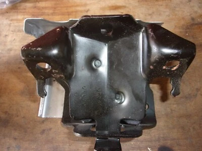OEM GM 6.6  Engine Mount Motor Mounts Left and Right Side 15828082 and 25879094 - Image 1 of 4