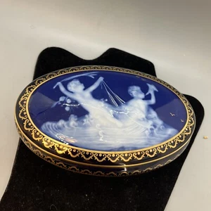 Limoges RAISED CHERUBS IN THE PATE-SUR-PATE METHOD Cameo Cobalt Blue Gold Trim - Picture 1 of 9