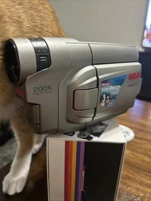 RCA  AutoShot SteadyPix CC6393 Video Camera - Image 1 of 4
