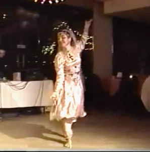 Lavendel, VINTAGE SEIDENSATIN, MUJRA, TANZKOSTÜM, BOLLYWOOD, INDIANER, KRISTALLE - Bild 1 von 11