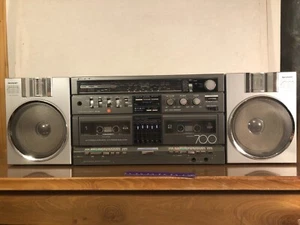 Sharp GF-700H Stereo Boombox Ghetto Blaster Radio Tape Recorder Manuale Leggi - Foto 1 di 9