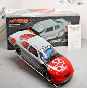 2005 Martin Truex Jr. Chance 2 Track Tested 1/24 Action Diecast Autographed - Picture 1 of 2