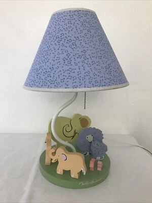 Lámpara de guardería Carters Lennon para bebé con pantalla de notas musicales originales Foto 1 de 4