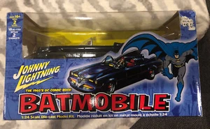 Johnny Lightning DC Comics 1960's BATMOBILE Diecast Model Car 1:24 - Picture 1 of 1