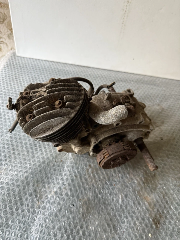 NSU Quickly Motor Deko Bodenfund unrestauriert Ersatzteilspender Oldtimer Moped - Bild 1 von 4