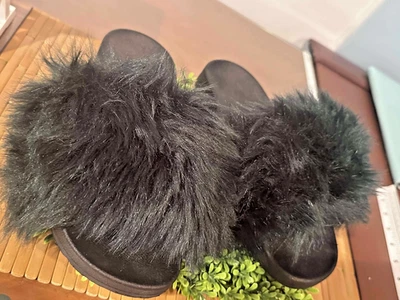  Black Marabou Feather Slides Women’s Size 8 – Glam Slippers Pre-Owned - Image 1 of 4