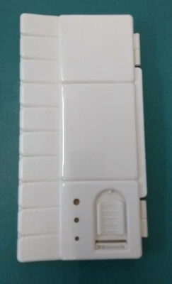 Artist's Folding Paint Mixing Palette 20cms x 10cms Closed 20cms x 20cms Open - Image 1 of 2