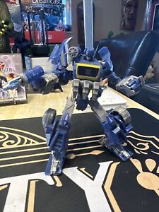 Transformers war for cybertron: Soundwave Deluxe Class