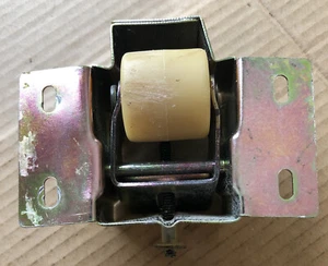 Frigidaire Kenmore Ref Front Roller Assembly (240335502 / 240335006 - Picture 1 of 4