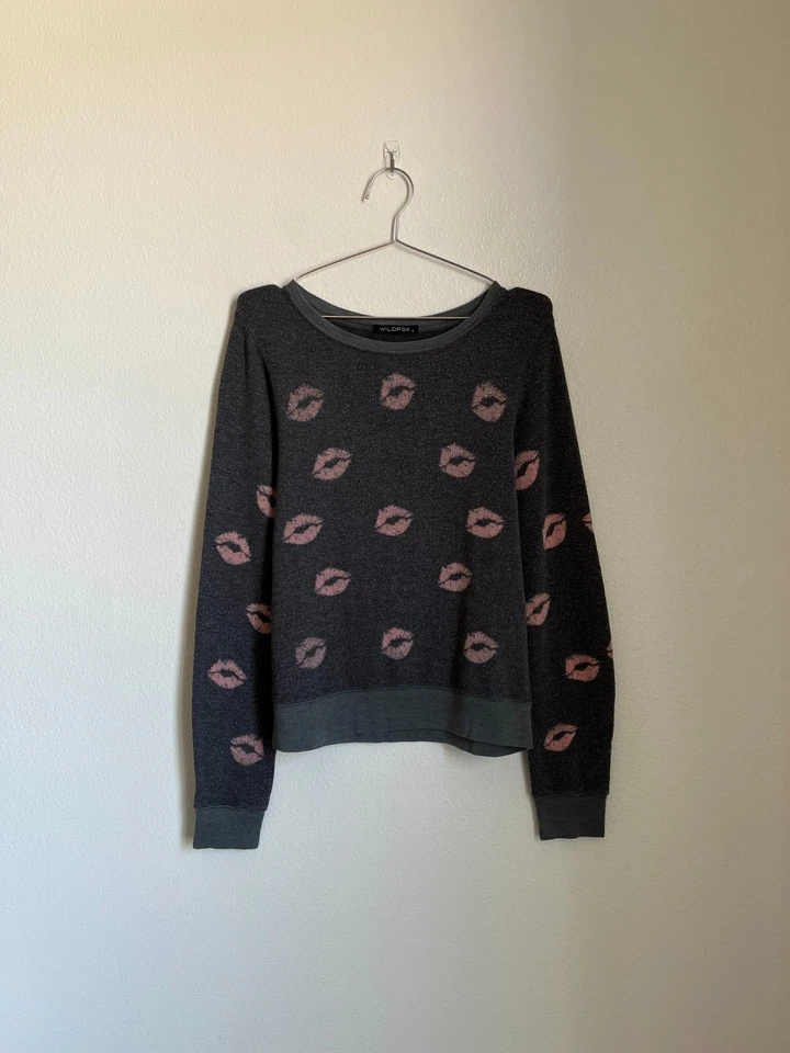 Moletom WILDFOX Covered In Kisses Roadtrip em carvão tamanho pequeno - Imagem 1 de 4