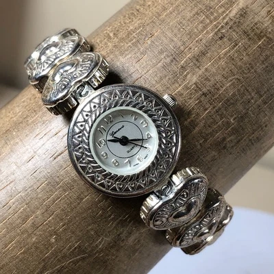 Relógio Geneva Feminino Moda Berloque de Coração Pulseira de Prata Quartzo Analógico 24mm 6 3/4" - Imagem 1 de 4