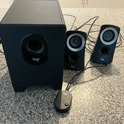 Logitech Z313 2.1 Multimedia Lautsprechersystem mit Subwoofer & kabelgebundenem Controller - Bild 1 von 3