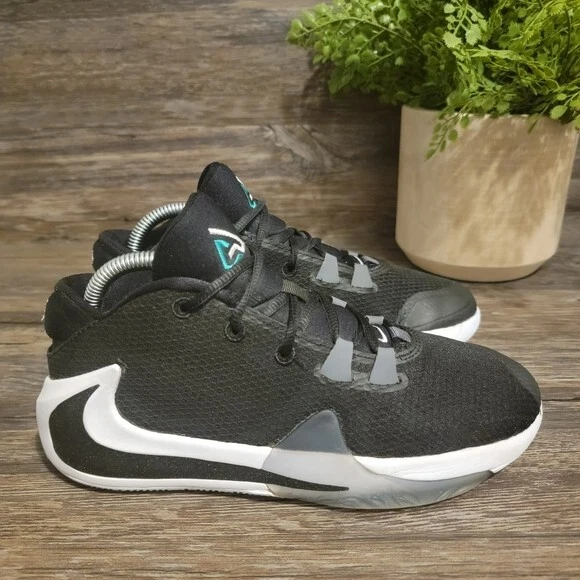 Nike Zoom Freak 1 низкий детский черный белый сетки баскетбол кроссовки обувь размер 6,5Y - Изображение 1 из 1