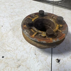 Cub Cadet IH flywheel hub hydraulic lift Fits Many Narrow And Wide Frame - Picture 1 of 2