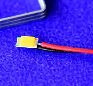 YMHH1206WW 20pz BIANCO CALDO 0,6mm Cablato Presaldato SMD Led Modello Fai da Te - Foto 1 di 1