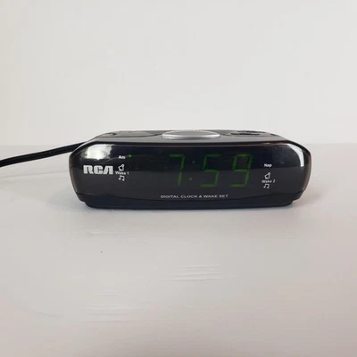 Reloj despertador digital vintage RCA RP4842A doble activación radio AM/FM probado a batería  Foto 1 de 4