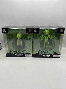 CULTURE FLY 2 Vinyl Figures Lot (RICK AND MORTY TOXIC FIGURES - Picture 1 of 4
