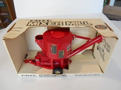 Molinillo cosechadora internacional Ertl 1983 vintage escala 1:16, #325, nuevo en caja Foto 1 de 4