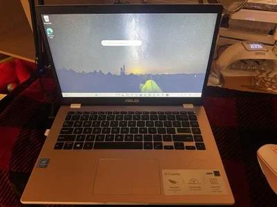 Portátil Asus SonicMaster con pantalla táctil Foto 1 de 4