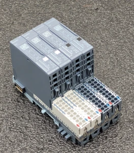 Lot of 4 SIEMENS 2x DQ 6ES7132-6BH01-0BA0 SIMATIC S7 + 2x DI 6ES7131-6BH01-0BA0 - Picture 1 of 11