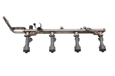 17 Polaris Slingshot SL Fuel Injectors & Rail - Image 1 of 4