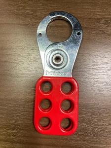MASTER LOCK No. 420 Red Safety Lockout Scissor Hasp - Picture 1 of 2
