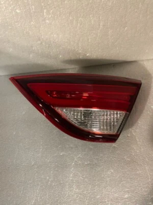 Luz trasera LED 2015-2017 Chrysler 200 pasajeros tapa derecha 68110364 OE Foto 1 de 2