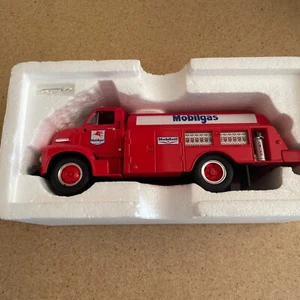 MOBILGAS, 1/34 FIRST GEAR 1953 FORD C-600 WITH TANKER BODY, NIB, 29-1501 - Picture 1 of 3