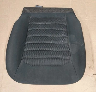 Ford Fusion SE 2.5L 2017-2020 passe dianteiro direito fabricante de equipamento original. Almofada inferior do assento - Imagem 1 de 4