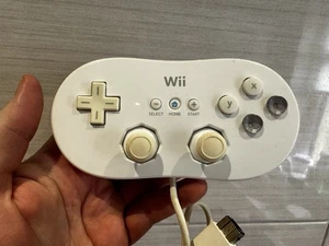 Official Nintendo Wii RVL-005 White Plastic Handheld Classic Pro Controller - Picture 1 of 2