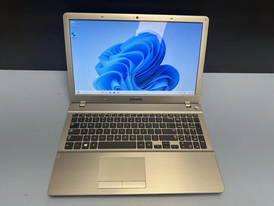 PORTATIL SAMSUNG HOYT6YK - INTEL i7-3537u 8GB Ram Leer Foto 1 de 4