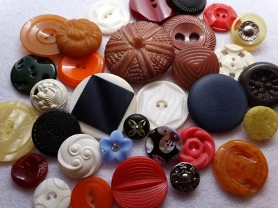 AWESOME  ANTIQUE & VINTAGE BUTTONS Pearl Bakelite Flower Rhinestone Metal Colt + - Image 1 of 4