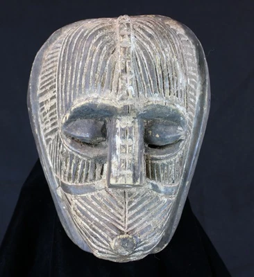 Máscara de protección de tejido Songye vintage de los años 50 Congo, 10,5" T x 8,5" W x 5" D Foto 1 de 4