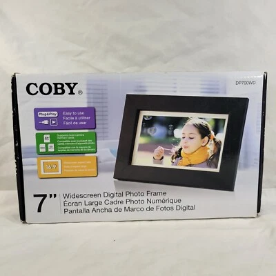 COBY 7" Digital Photo Frame Widscreen Electric Picture Display Plug In Frame - Image 1 of 4