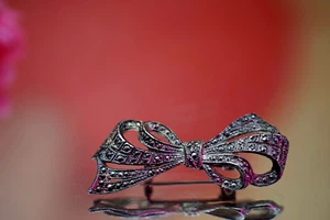 Vintage Silver Metal Marcasite Brooch Ribbon Design - Picture 1 of 8