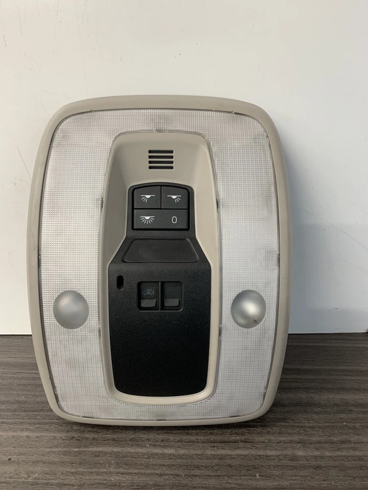 LUZ TECHO INTERIOR DELANTERO VOLVO C30 2009 (30721050) Foto 1 de 3