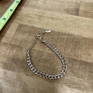 Chaîne extensible couleur or jaune bracelet Aldo - Photo 1/4