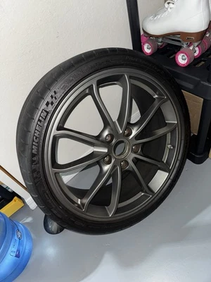 2016 Porsche GT4 Front Wheel & Michelin Cup 2 Tire - Image 1 of 4