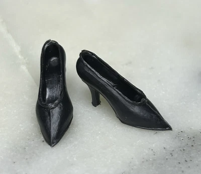 Zapatos vintage MOD *Barbie*: zapatos de salón negros con punta puntiaguda, Hong Kong y clon Foto 1 de 4