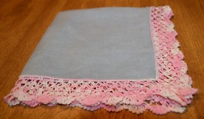 PAÑUELO GRIS MUJER VINTAGE CON BORDES ROSADOS CROCHET Foto 1 de 4