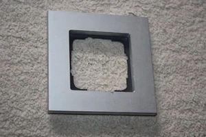 Gira Esprit Rahmen Aluminium massiv 1-fach - minimalste Gebrauchsspuren - Bild 1 von 2