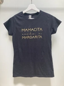 NUEVO CON ETIQUETAS Negro Anillo Hilado Gildan Camiseta Mediana Mamacita Necesita Matgarita Dorado Metálico - Imagen 1 de 4