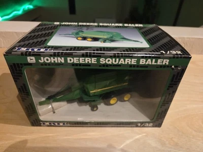 John Deere Square Baler 100 1/32 Diecast Metal by ERTL 5082 in Box 1999 - Image 1 of 4