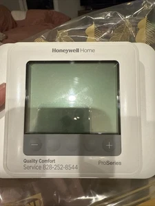 Honeywell T6 Pro TH6210U2001 Home Pro Series Programmable Thermostat Used Tested - Picture 1 of 3