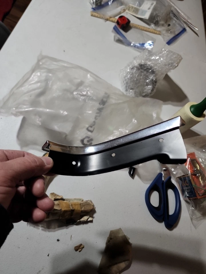 Ford Thunderbird 1973 nos rh rr cuarto de esquina moldura D3Sz-6529078-A OEM Foto 1 de 4