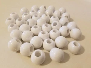 Lot of 40 White Marbella Plastic Acrylic Round Macrame Craft Beads 22mm 7/8" - Picture 1 of 1