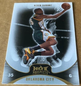 Scheda KEVIN DURANT 2008-09 FLEER HOT PROSPECTS #25 quasi nuova-MT - Foto 1 di 2