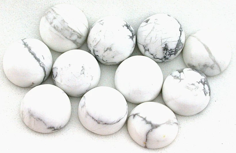 CUATRO PIEDRAS PRECIOSAS CABUJÓN CABINA HOWLITA BLANCA REDONDA DE 10,5 mm WHC16 Foto 1 de 1
